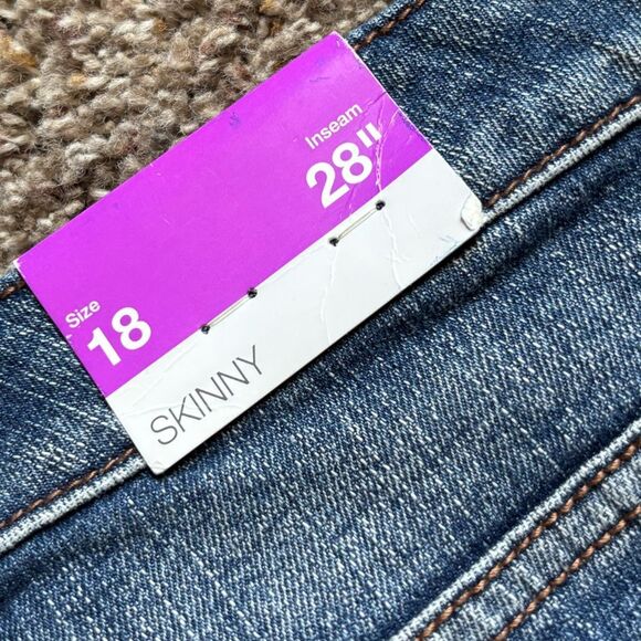 Mossimo Jeans Skinny Mid Rise New Womens Size 18 - Picture 6 of 9